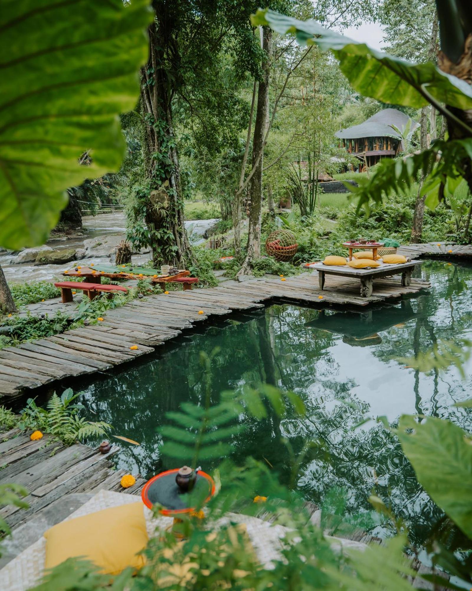 Bambu Indah Hotel Ubud Exterior foto