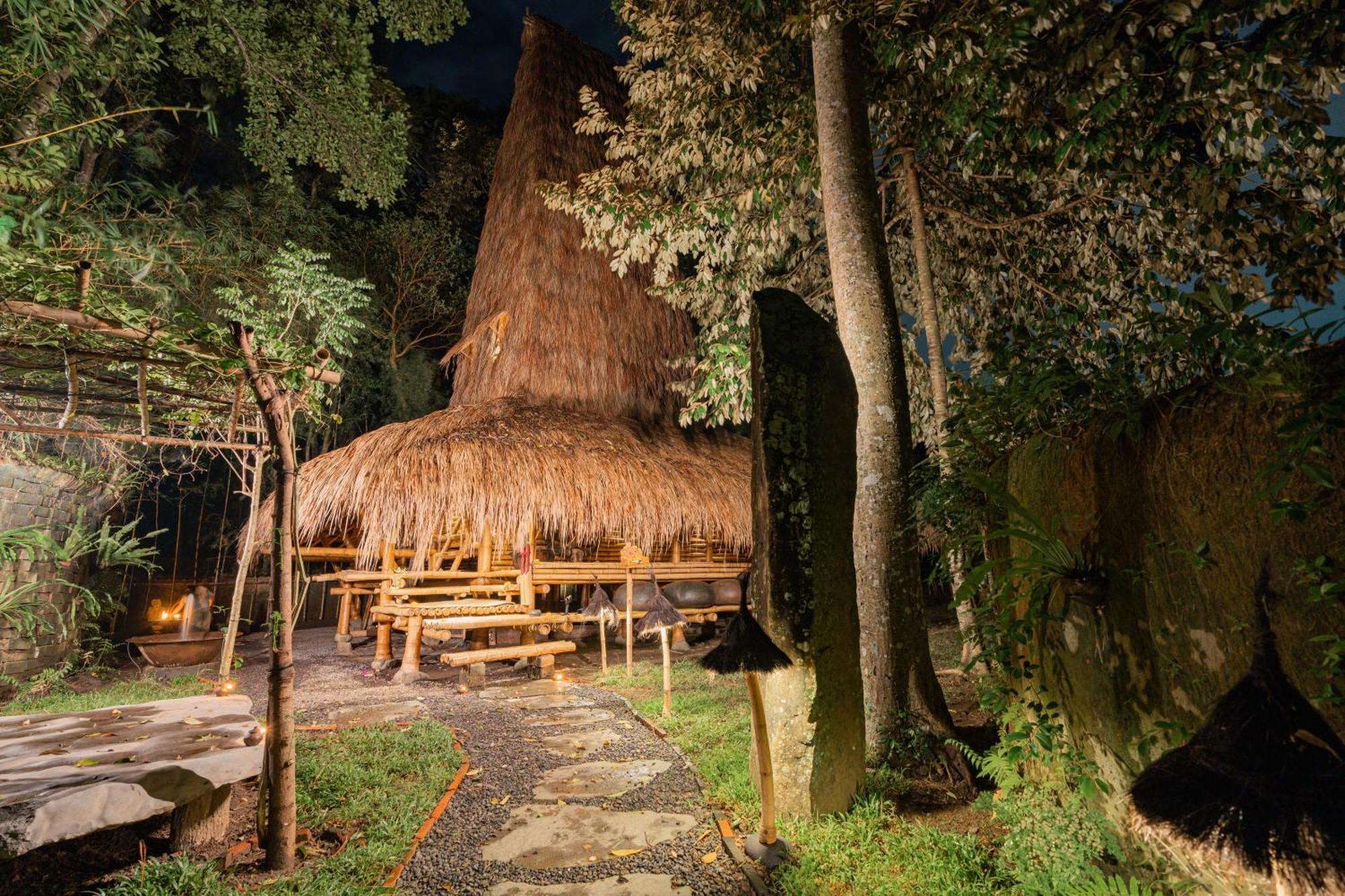 Bambu Indah Hotel Ubud Exterior foto